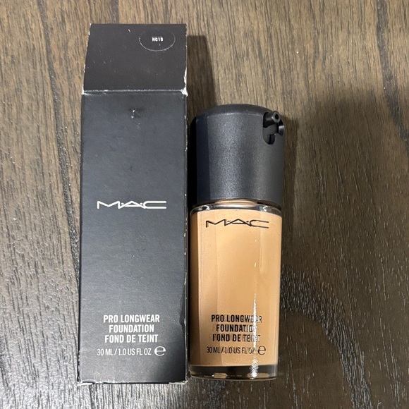 MAC Cosmetics Pro Longwear Foundation - NC15 - original formula -rare - Picture 1 of 3